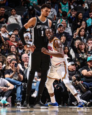 Wemby-Draymond.jpg