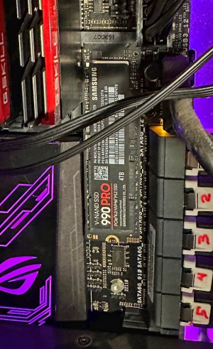 ASUS ROG RAMPAGE V EDITION 10 M2 SSD 1000p.jpg