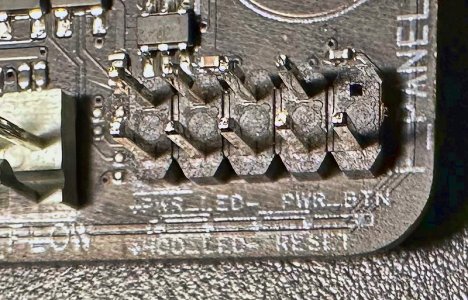 Maximus Dark Hero Front Panel Header c 800p.jpg