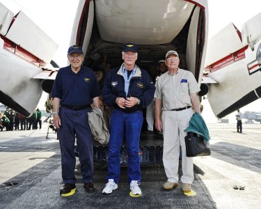 US_Navy_101009-N-6003P-082_Retired_astronauts_Capt._Jim_Lovell,_Capt._Gene_Cernan,_and_Neil_Ar...jpg