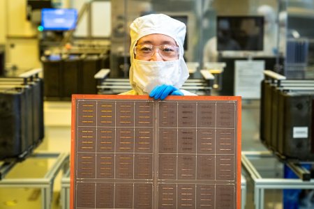 Intel-AZ-packaging-7.jpg