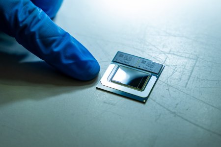 Intel-AZ-packaging-4.jpg