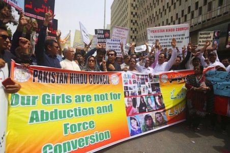 Protest_against_forced_conversion_of_Hindu_girls_in_Pakistan.jpg